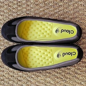 CLOUD 9 rounded toe flat shoes.  Black gray.  Size 10 M